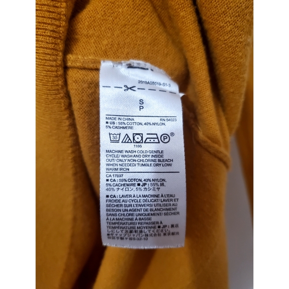 Banana Republic V Neck Sweater - Picture 4 of 5